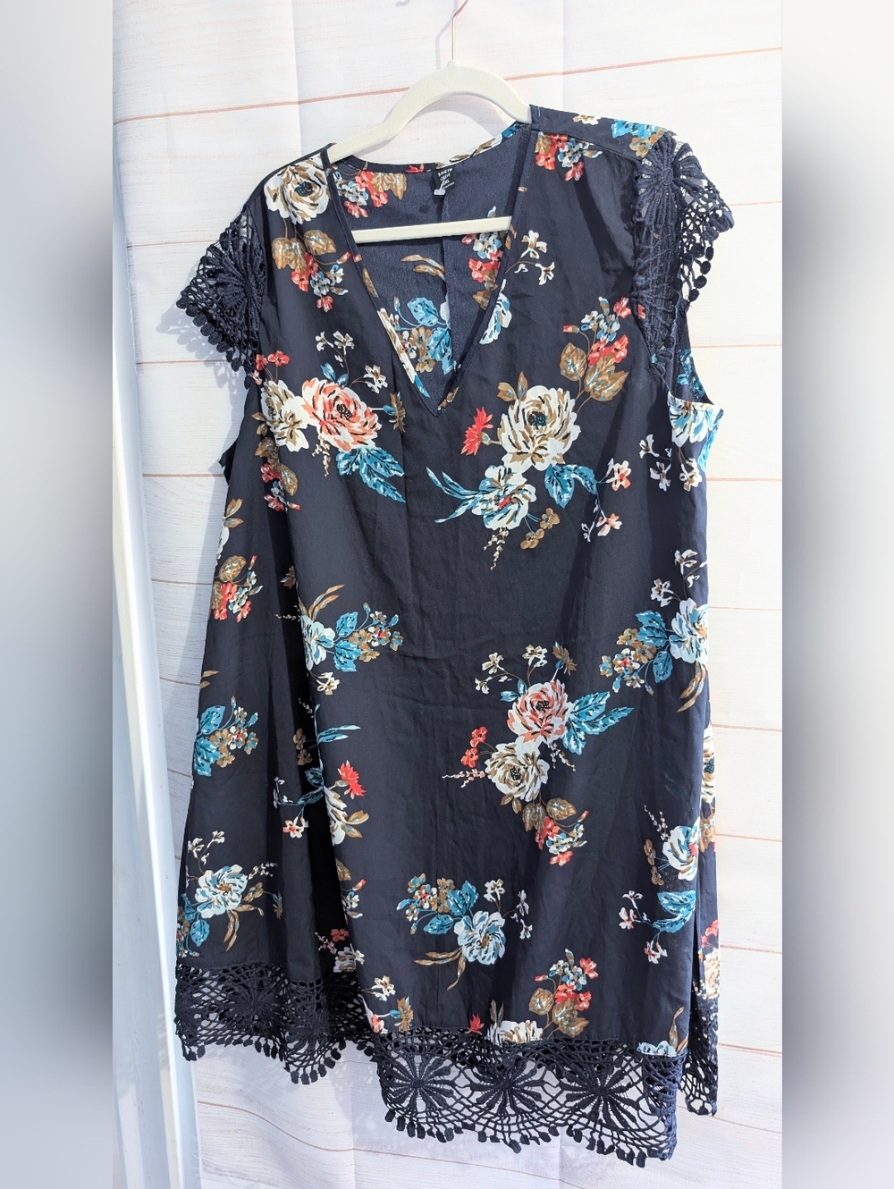 Nwot Shein Curve Navy Floral Crochet-Trim V-Neck Midi Dress Size 2XL (Fits 1X)
